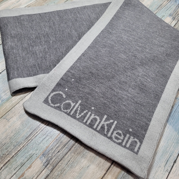 Calvin klein Reversible Scarf. - Picture 7 of 8